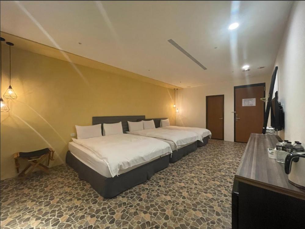 Ningcui Business Hotel Taichung Room photo